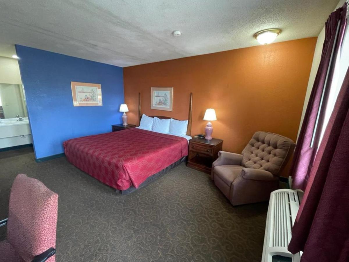 Knights Inn & Suites Emporia Exterior foto